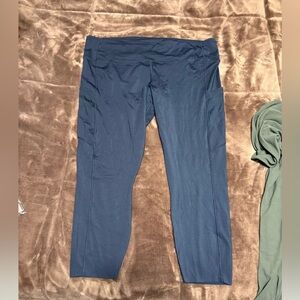 Woman’s size 20 Lululemon black Leggings with pockets